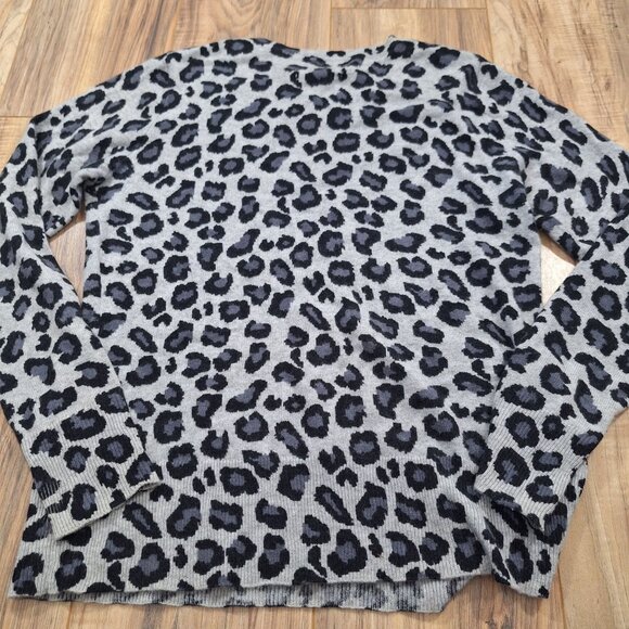 Cynthia Rowley Leopard Print 100% Cashmere size medium - Picture 2 of 4